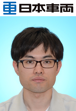 近藤さんとロゴ