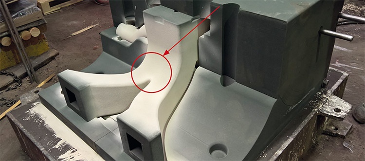 Fig. 4:アセンブリー中の3Dプリンティング砂型、赤丸が押し湯を追加した位置